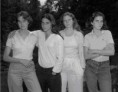 /album/galeria11/nicholas-nixon-brown-sisters-1975-jpg/